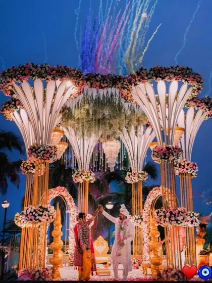 Your fairytale moment deserves a sky full of celebration. I coordinate special effects like daytime fireworks to create a spectacular finale for your varmala exchange, ensuring a picture-perfect memory.