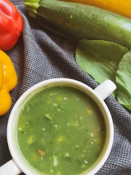 Triple the flavour, triple the fun. My vibrant creation combines spinach, crisp bell peppers, and tender zucchini for a medley of textures you will love.
