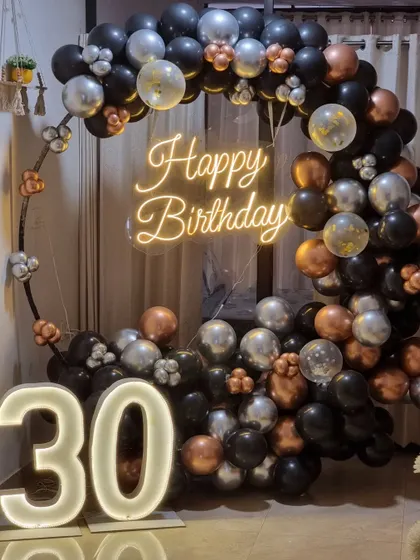A full view of the 30th birthday ring, showing the complete composition with the light-up numbers.