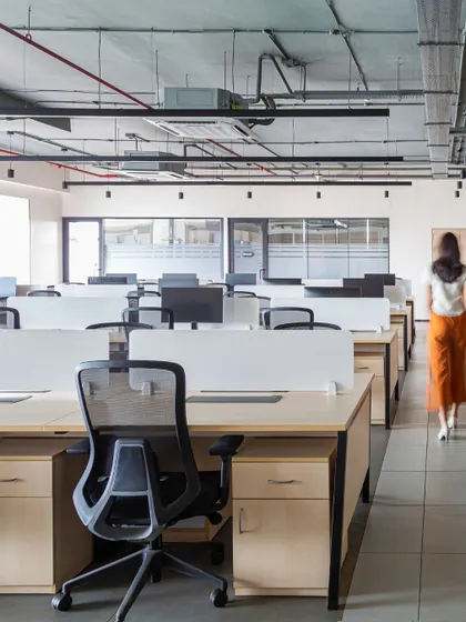 A sense of motion through the open-plan office. The layout is intentionally straightforward, allowing for easy navigation and clear sightlines, which contributes to a feeling of energy and collaboration.