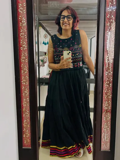 A full-length view of my relaxed Wednesday outfit.