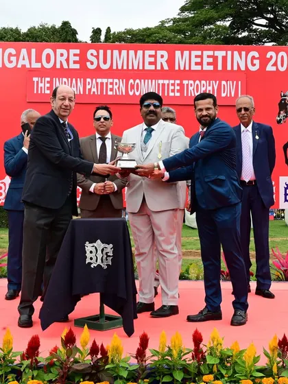 Mr. Cyrus J. Madan, Chairman of the Indian Pattern Committee, presents the trophy for Div I to the owners of Money Bags.