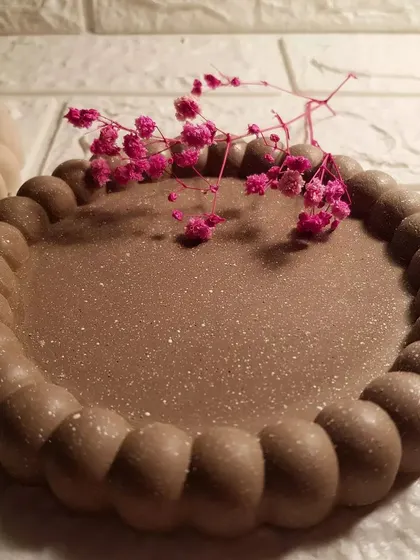 Our bubble tray in a beautiful brown with white speckles, perfect for nude and earthy decor schemes.