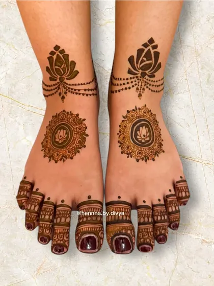 Your feet deserve to be adorned too. This design features a central lotus mandala on the top of the foot with a delicate beaded chain connecting to a lotus anklet, complemented by detailed work on the toes.