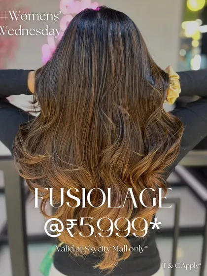 Our Fusiolage technique creates a seamless blend of colours, as seen in this beautiful example of long, flowing hair with warm, honey-toned highlights.