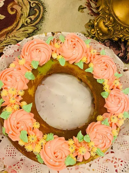 Another angle of my lovely Ribbon Bundt cake, showing the detail in the buttercream flowers.