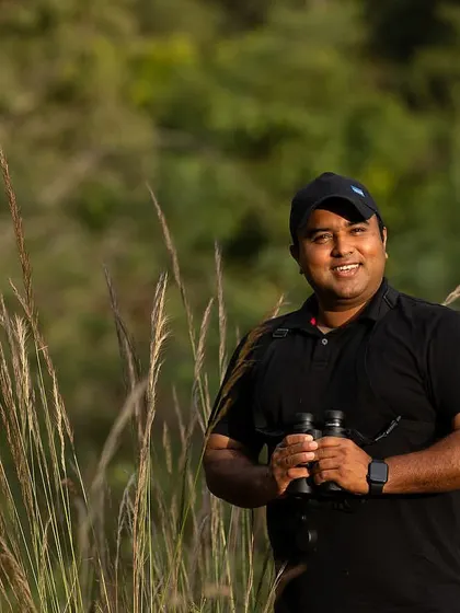 Here I am in the field, doing what I love most. As a ZEISS Nature Influencer, I rely on the best equipment, like these binoculars, to spot wildlife for my tour groups.