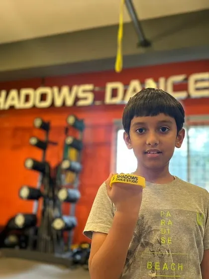 Aditya won the yellow 'Shadows WOW' wristband for his top performance in the basic level. Great work.