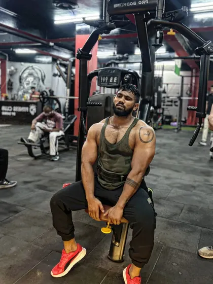 A moment of rest on the machine. Even when I'm sitting, the physique shows the years of hard work.