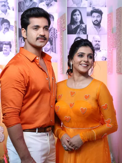 A classic couple portrait. Both actors look polished and ready for their red carpet event.