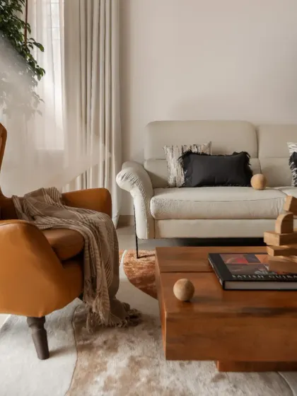 The interior palette is a celebration of light and airiness, complemented by warm tones and natural textures that bring in an element of color and comfort.