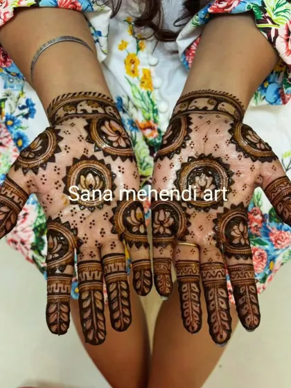 This client requested a specific design with lotus mandalas, and I was happy to create it for her. The dotted details and leafy fingers make this a very pretty choice.