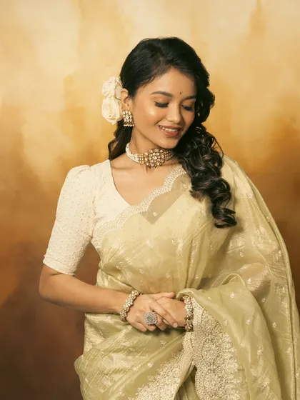 A collection of images from a retro-themed photoshoot with the beautiful actress Sanjana Tiwari. I created a soft, classic hairstyle with side-swept curls and floral accents to match the vintage aesthetic.
