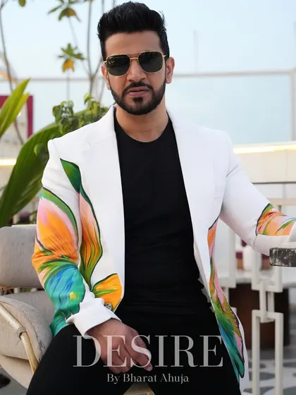 Make an entrance with this crisp white blazer featuring a vibrant, hand-painted butterfly wing design. It’s a piece of wearable art, perfect for summer events where you want to make a lasting impression.