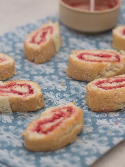 Jam roll with homemade banana or pineapple jam. Which one was your childhood favorite? This bake brings back so many memories.