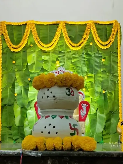 For this ceremony, I placed a decorated kalash (pot) in front of the banana leaf backdrop. This combination is perfect for housewarming pujas, naming ceremonies, or Varamahalakshmi festivals.