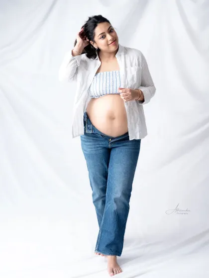 A confident and beautiful solo shot. The mom-to-be's pose is relaxed and natural, perfectly capturing her pregnancy glow.