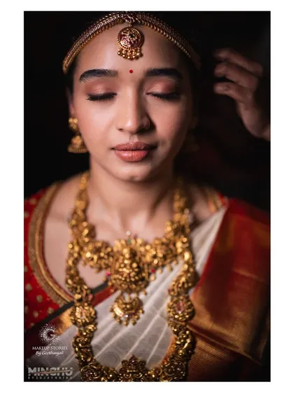 A close-up of Priyanka's soft and natural wedding makeup. With her eyes closed, you can see the subtle definition and the clean finish, a perfect example of my 'no-makeup' makeup style for brides.