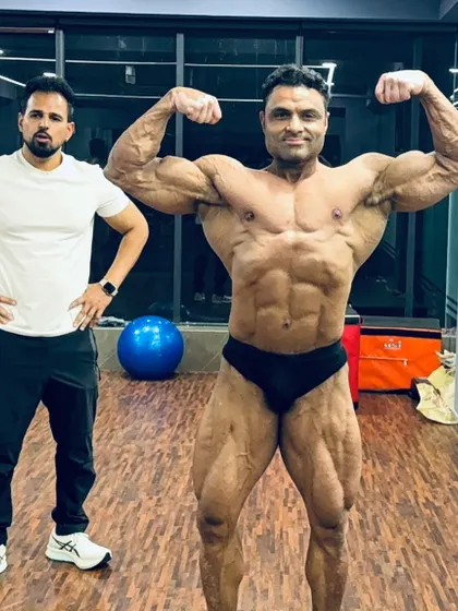 Bigger and sharper. Working on the front double biceps pose during the off-season to see how the new muscle mass looks.