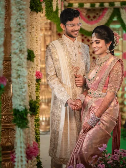 This bride's pastel pink engagement saree is pure elegance. The professional photos highlight how the drape complements the decor and the couple's style, looking perfect from every angle.