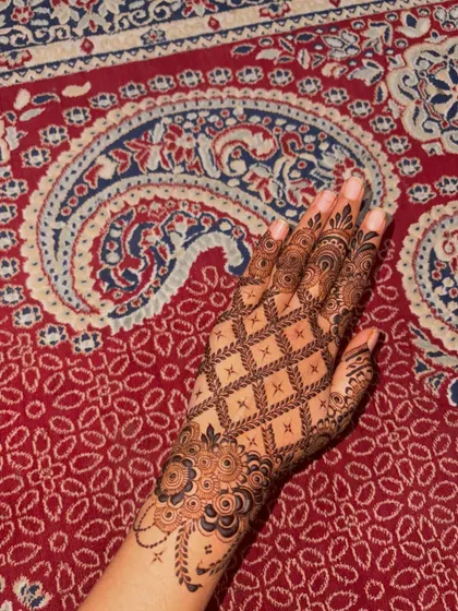 The design looks so beautiful against this traditional patterned rug.