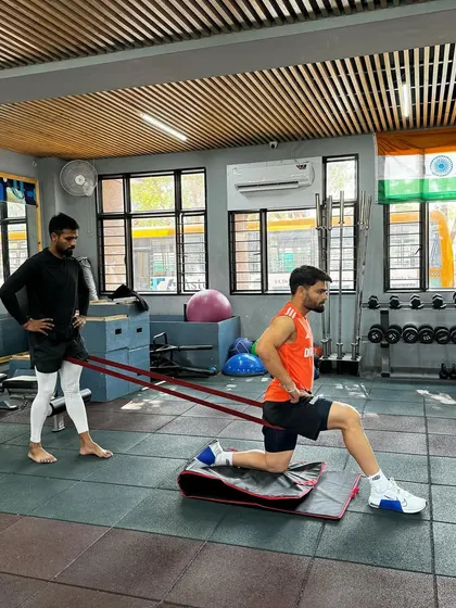 Always grateful for the process. Here I am guiding Rinku Singh through a resisted hip flexor stretch. This helps improve mobility and flexibility, allowing for more powerful and efficient movements on the field.