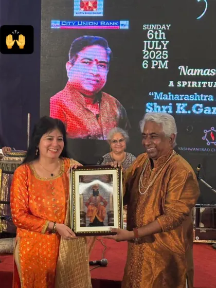 Being honoured by Shri Ganesh Kumar, owner of Insync Music TV, after his wonderful performance. I am always grateful for the love and support I receive from senior musicians and connoisseurs.