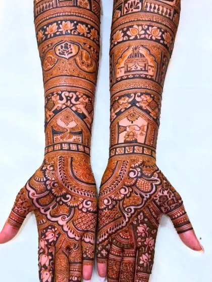 This is a classic bridal design with beautiful symmetry. It features traditional Indian motifs like the doli (palanquin) and shehnai players, evoking the sounds and sights of a wedding.