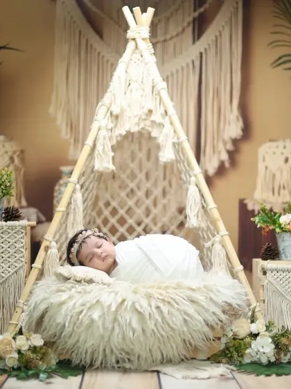 The full boho experience. This setup combines multiple macrame elements, lanterns, and florals to create a rich, textured, and visually stunning portrait.