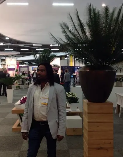 Exploring a large trade hall in Holland. I'm always on the lookout for new ideas, whether it's a large statement plant or a new concept in furniture design.