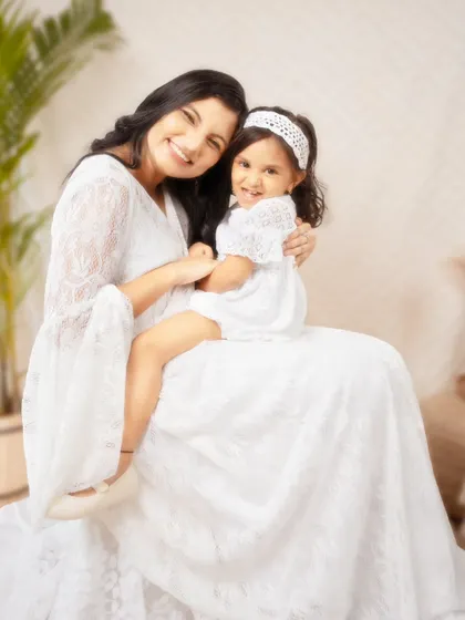 Moments to treasure. This heartwarming shot of a mother-daughter duo is giving us all the feels, capturing genuine laughter and love.