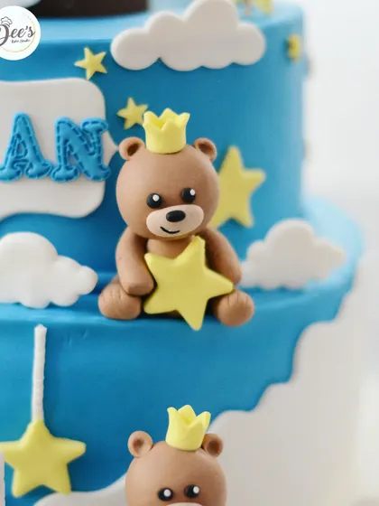 A close-up of the teddy bear holding a star, complete with a tiny crown.
