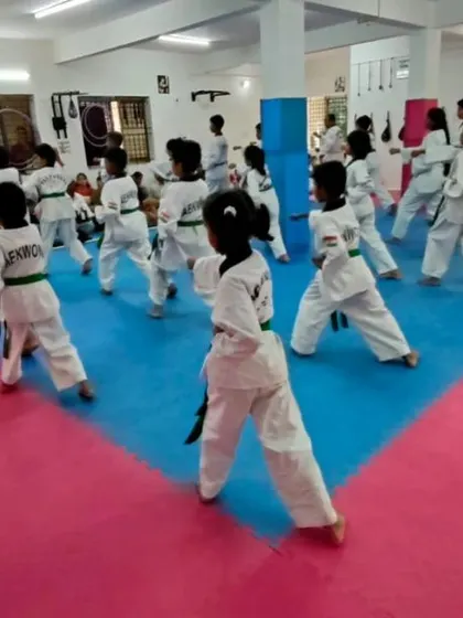 The entire class practices in unison.