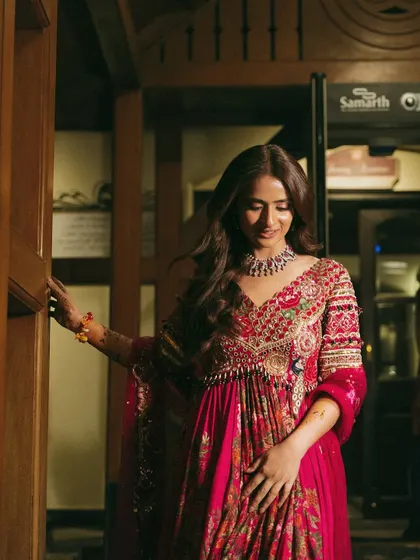 A happy, candid moment. Vasav's natural, glowing makeup is perfect for a more relaxed pre-wedding event.