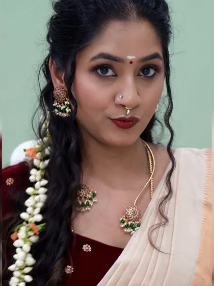 Happy Onam. A beautiful portrait from my Onam look, featuring a traditional saree, curly hair with flowers, and festive makeup.