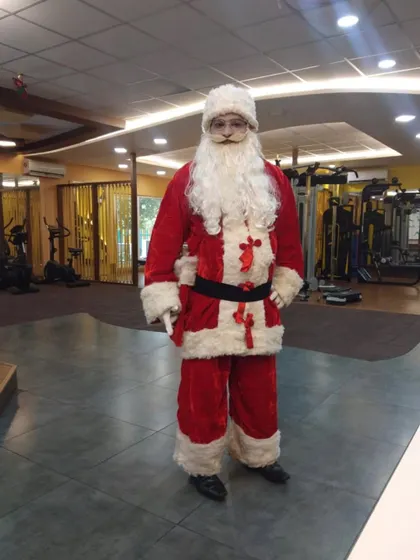 We also provide entertainers for special occasions, like Santa Claus for Christmas parties, to distribute gifts and spread holiday cheer.