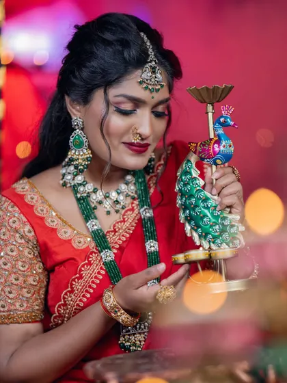A close-up of the emerald polki set, showing the beautiful craftsmanship.