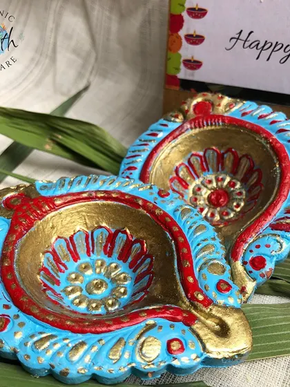 The intricate design of these hand-painted diyas makes each one unique. They are a testament to the skill of the artisans I collaborate with.