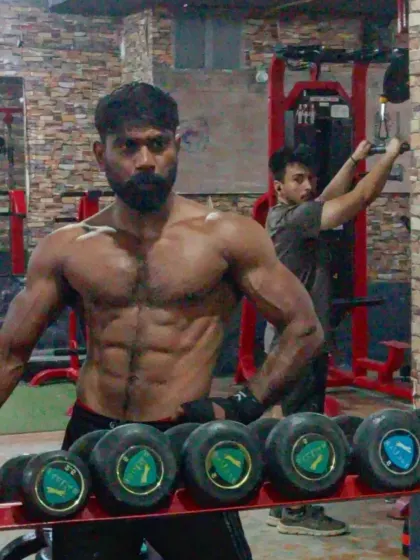 Consistency is greater than excuses. A shot of my core, which is built through daily discipline and a clean diet.