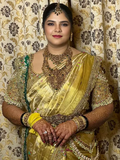 A full view of the bride shows her radiant confidence. The makeup is designed to be flawless both up close and from a distance, a key skill for any professional makeup artist.