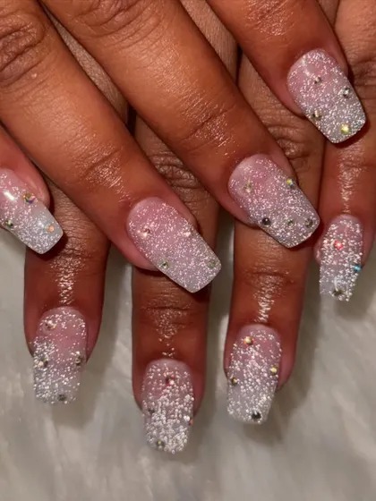 A beautiful glitter ombre effect with delicate rhinestone accents. This look combines sparkle and subtlety for a truly glamorous finish.