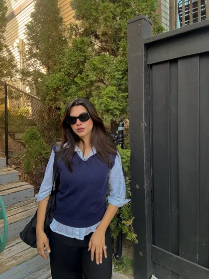 A final look at my stylish and comfortable sweater vest OOTD.