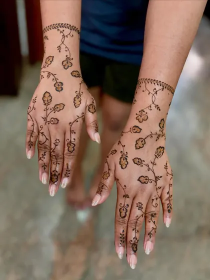 A top-down view of the delicate reception mehendi.