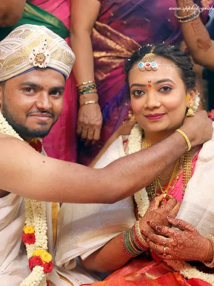 A close-up of a key ritual during a South Indian wedding. We focus on capturing the emotion and significance of these traditional moments.