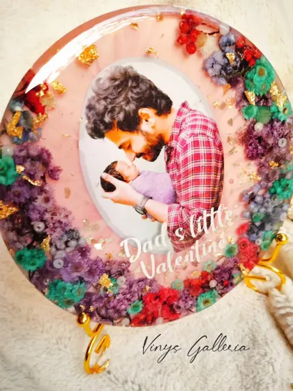 The same "Dad's Little Valentine" frame on its stand. Isn't it the sweetest present for new parents? It's a perfect way to capture a precious moment.