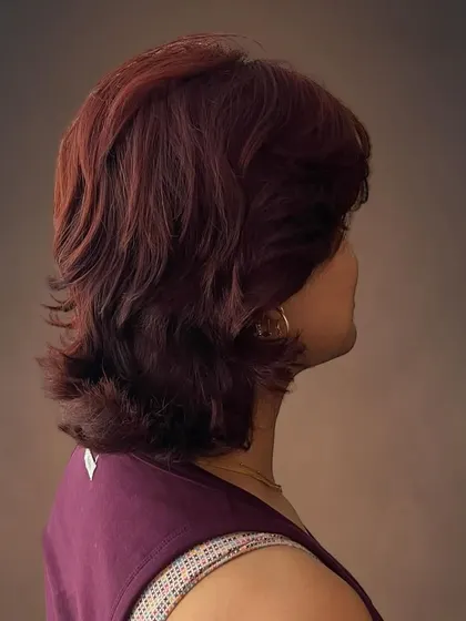 A side view of the shag, showing the feathered layers.