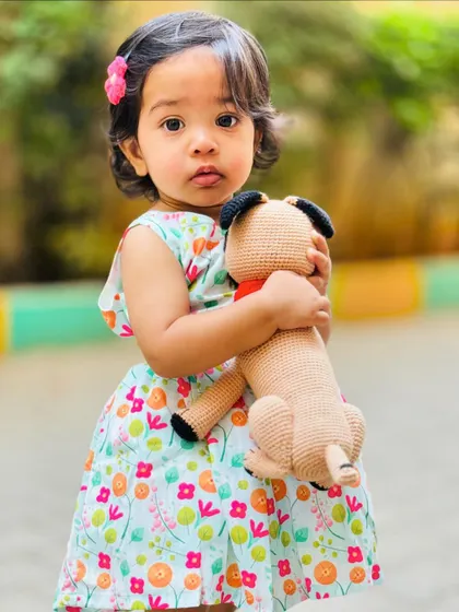 This picture just melts my heart. Seeing a happy child with one of my creations is the best reward for all my hard work. This little one is holding her Simba the pug replica, a doll made to remember her beloved pet.