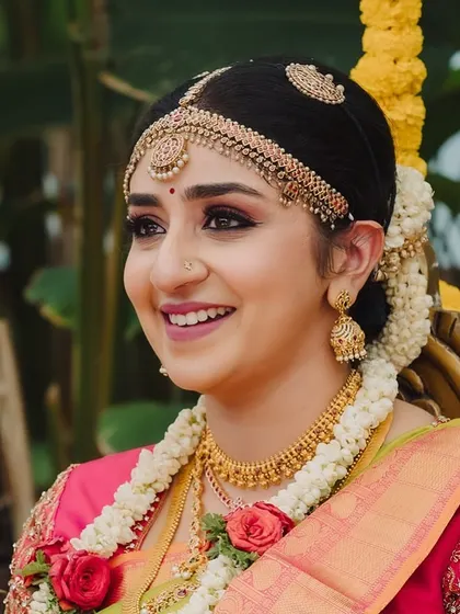 Aditi shines with simplicity and tradition during her morning Muhuratham. The makeup is soft and radiant, enhancing her natural beauty and complementing the vibrant colors of her saree and flowers.