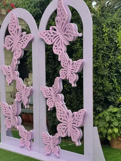 Our 3D butterfly panels are perfect for adding a touch of whimsy to any event. These arched panels feature intricate, layered butterflies in a lovely lavender shade.
