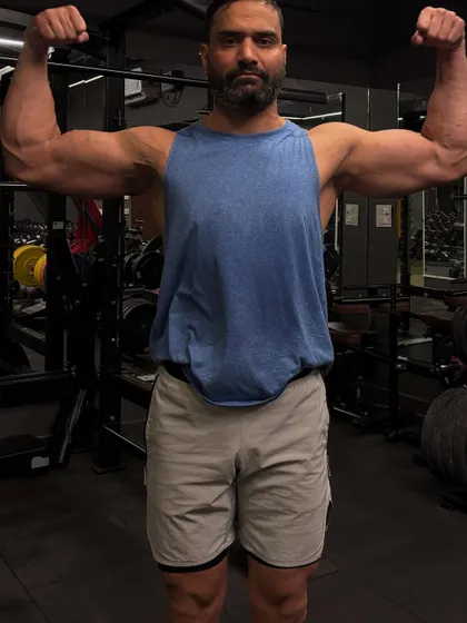 The result of a consistent workout routine focused on fundamental strength. This physique was built on a foundation of heavy lifting, not just for show.